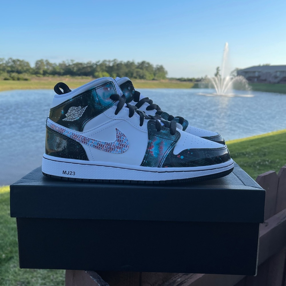 Air jordan 1 mid take flight